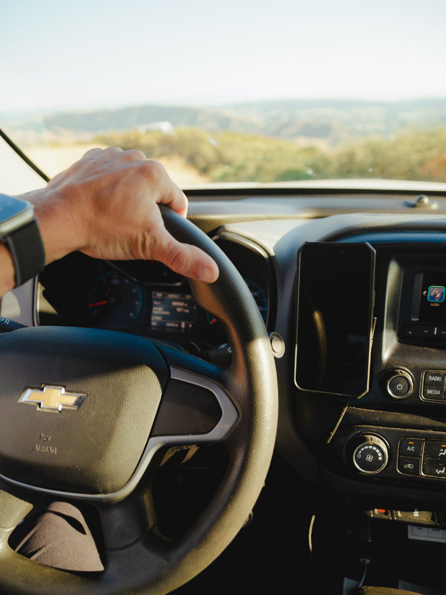 When you’re heading down the road, you don’t need to be distracted. You need the best vent car mounts for Apple, no risky business necessary.