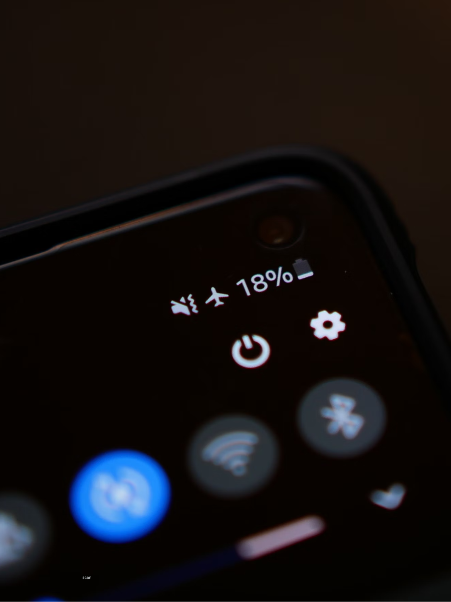 Samsung phone screen showing 18% battery life.