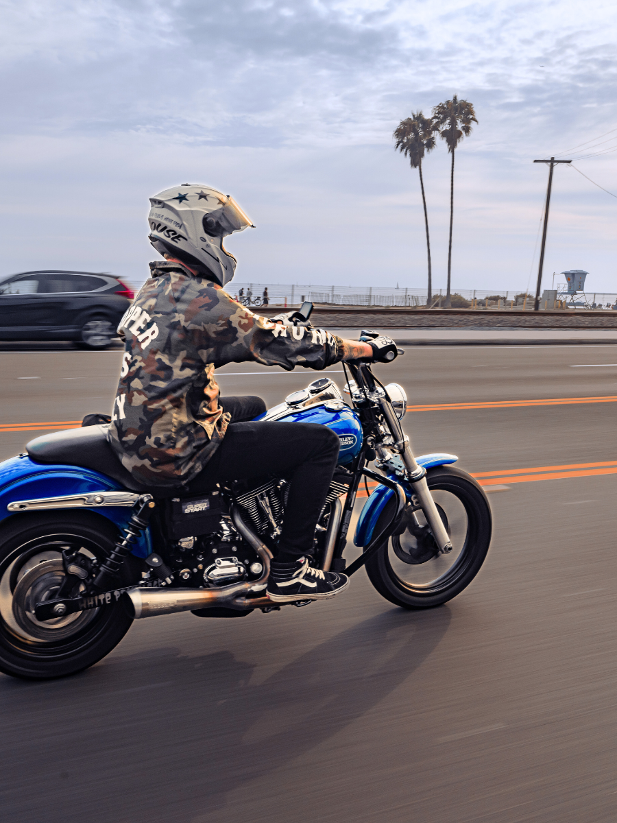 Accesorios para motociclistas y qué llevar para un viaje largo en moto